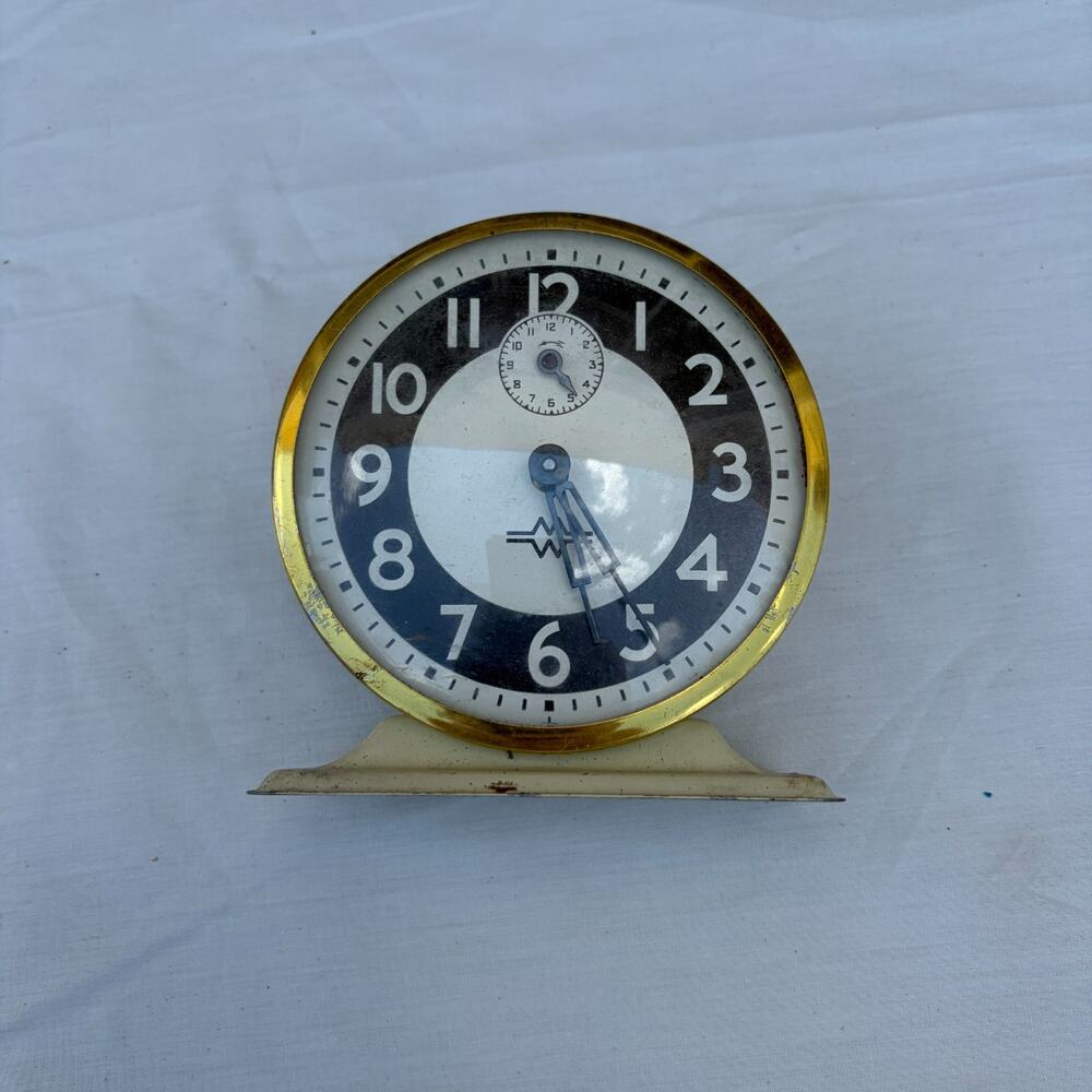 Vintage Ingraham Wind-Up Alarm Clock – Mid-Century Cream & Gold Art Deco Style
